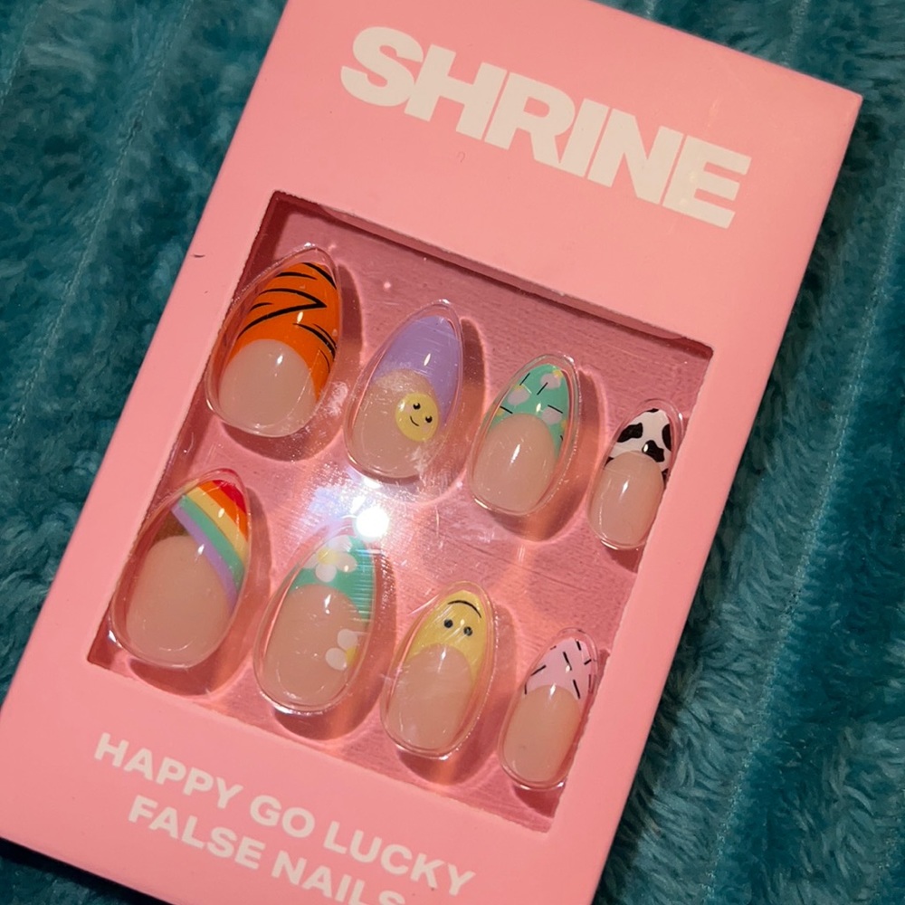 Shrine happy go lucky false nails brand new